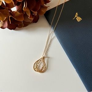 Gold Pendant Necklace